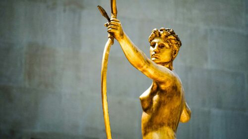 statua femminile dorata